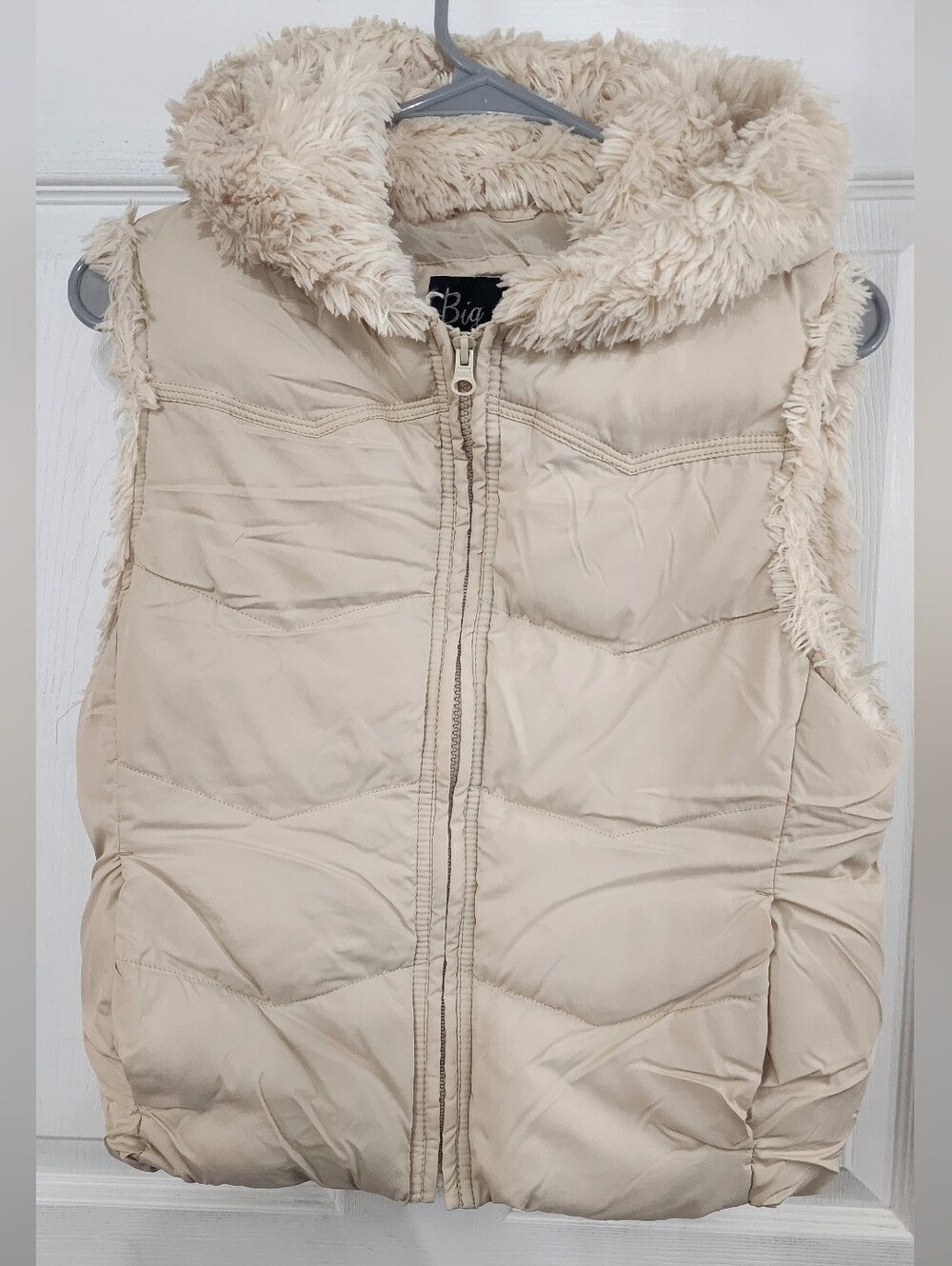 Women’s Cream Puffer Vest with Faux Fur Trim